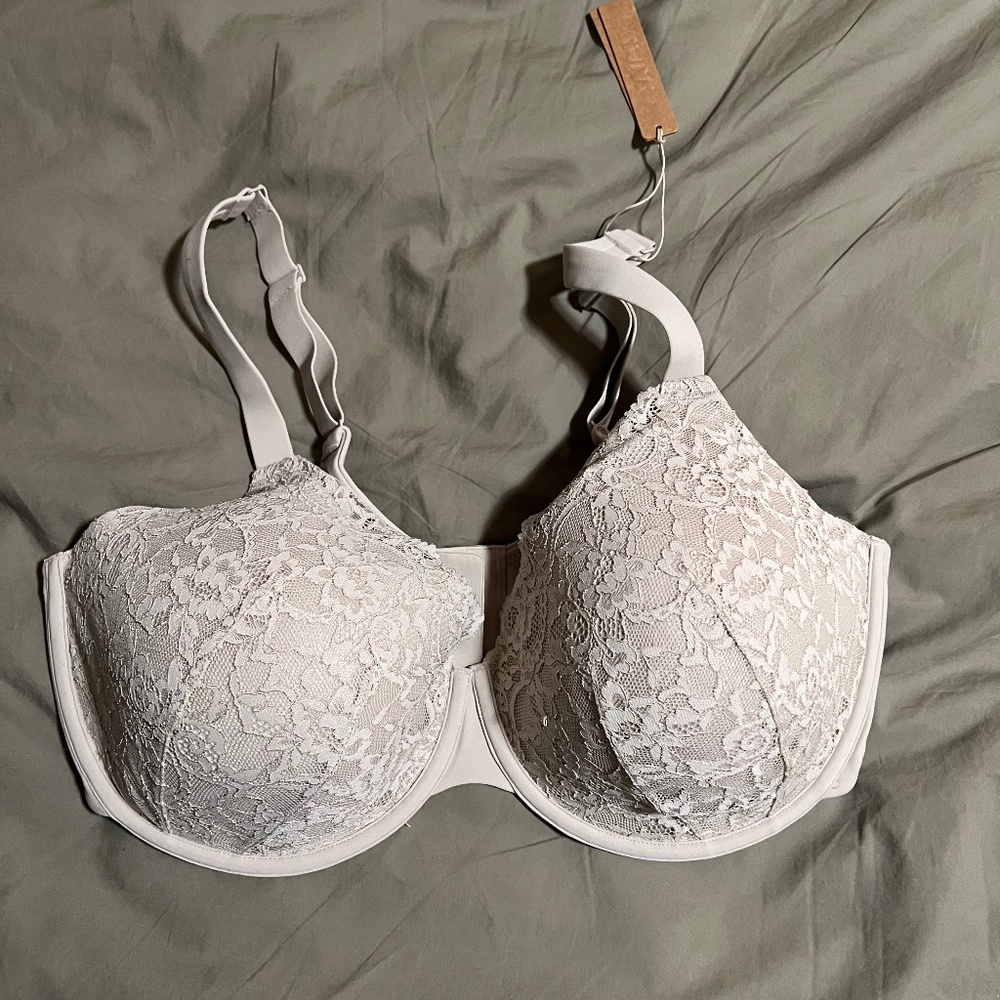 Skims “Fits Everybody” Bra